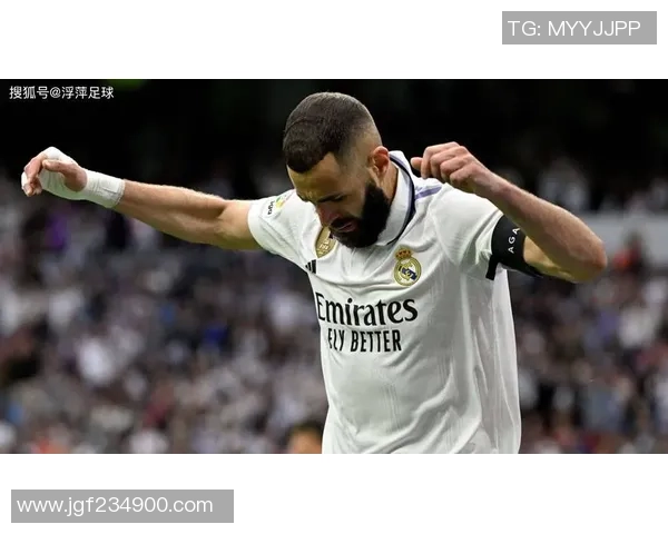 本泽马足球明星高清图片展现精彩瞬间与赛场风采